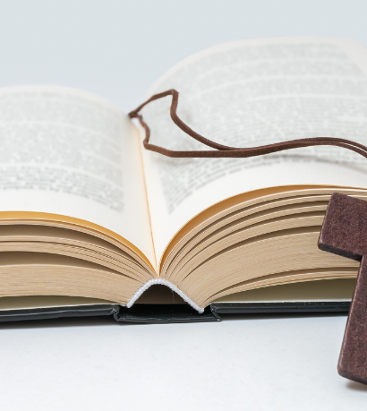 Jose Eduardo De Oliveira e Silva explora como o silêncio na vida monástica revela profundos caminhos de contemplação espiritual na Igreja Católica.