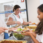 Alimentação Escolar em 2026: Novas Regras do FNDE Elevam o Padrão Nutricional nas Escolas Públicas