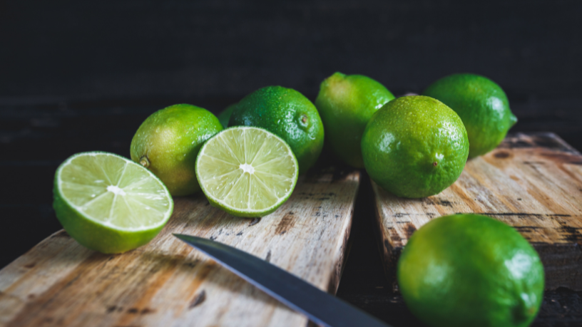 Limão: benefícios, usos e como incluir a fruta na rotina de forma inteligente