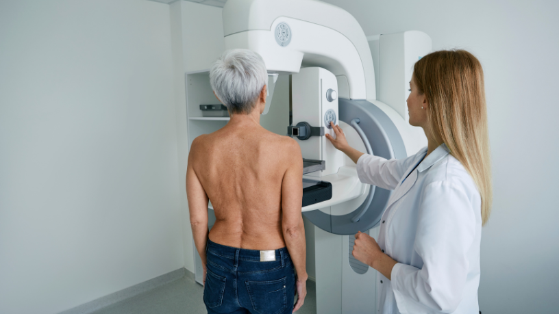 A identificação de alterações suspeitas na mamografia exige investigação cuidadosa, como orienta Vinicius Tadeu Sattin Rodrigues.