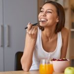 Frutas com pouco açúcar: como incluir opções inteligentes na dieta para controlar a glicose
