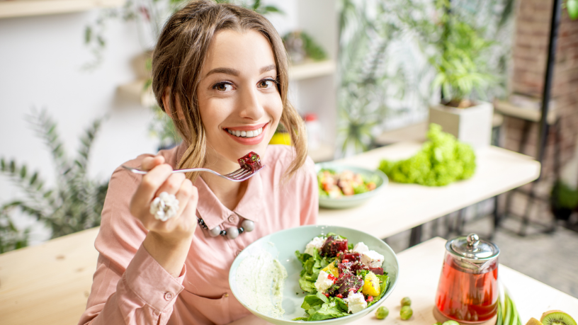 Dieta rica em alimentos vegetais e prevenção da demência: como a alimentação pode proteger o cérebro ao longo da vida