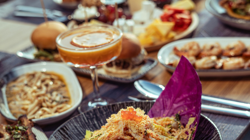 Restaurantes brasileiros entram na era dos menus inteligentes: QR Code com IA começa a mudar a experiência gastronômica no país